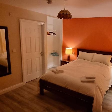 Spacious Curragh 2-Bed Apartment With Own Entrance Brownstown Exterior foto