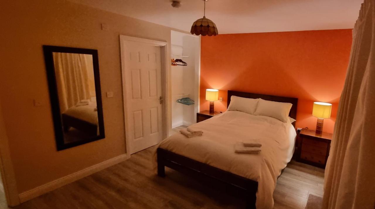 Spacious Curragh 2-Bed Apartment With Own Entrance Brownstown Exterior foto