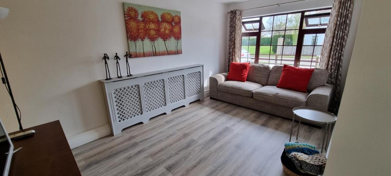 Spacious Curragh 2-Bed Apartment With Own Entrance Brownstown Exterior foto