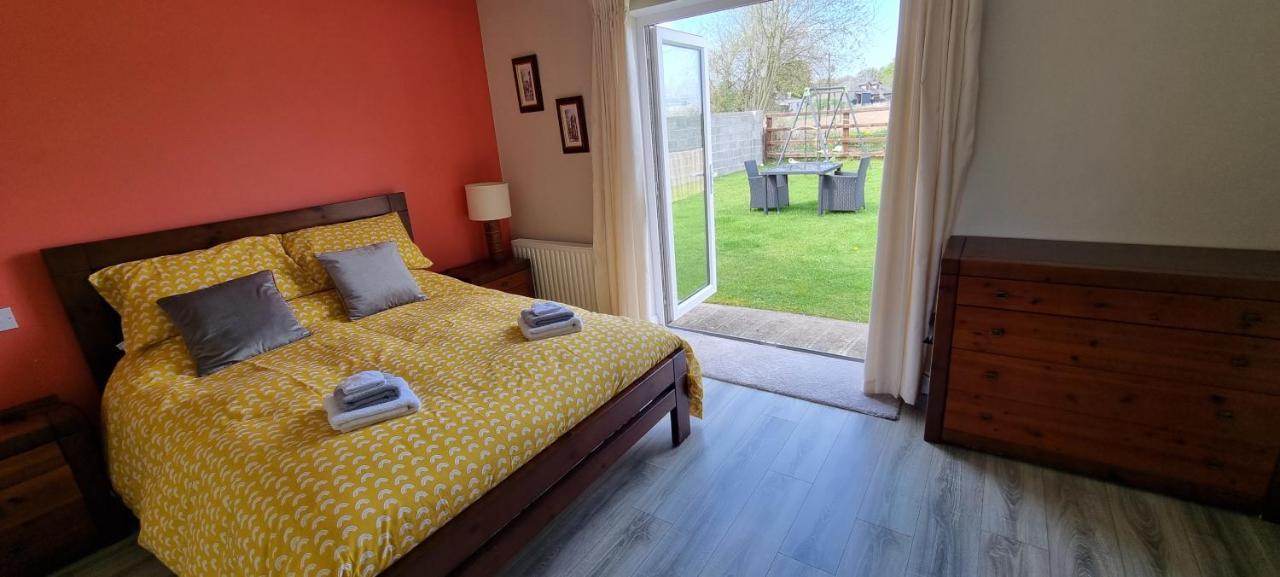 Spacious Curragh 2-Bed Apartment With Own Entrance Brownstown Exterior foto