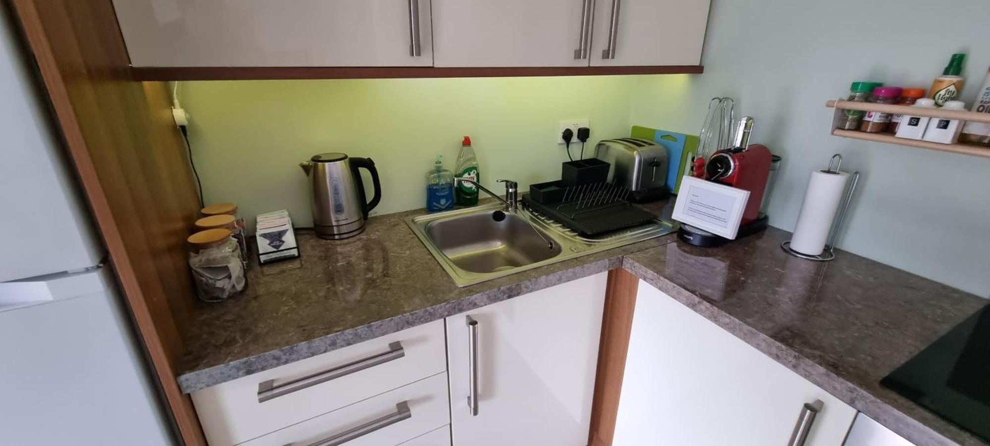 Spacious Curragh 2-Bed Apartment With Own Entrance Brownstown Exterior foto