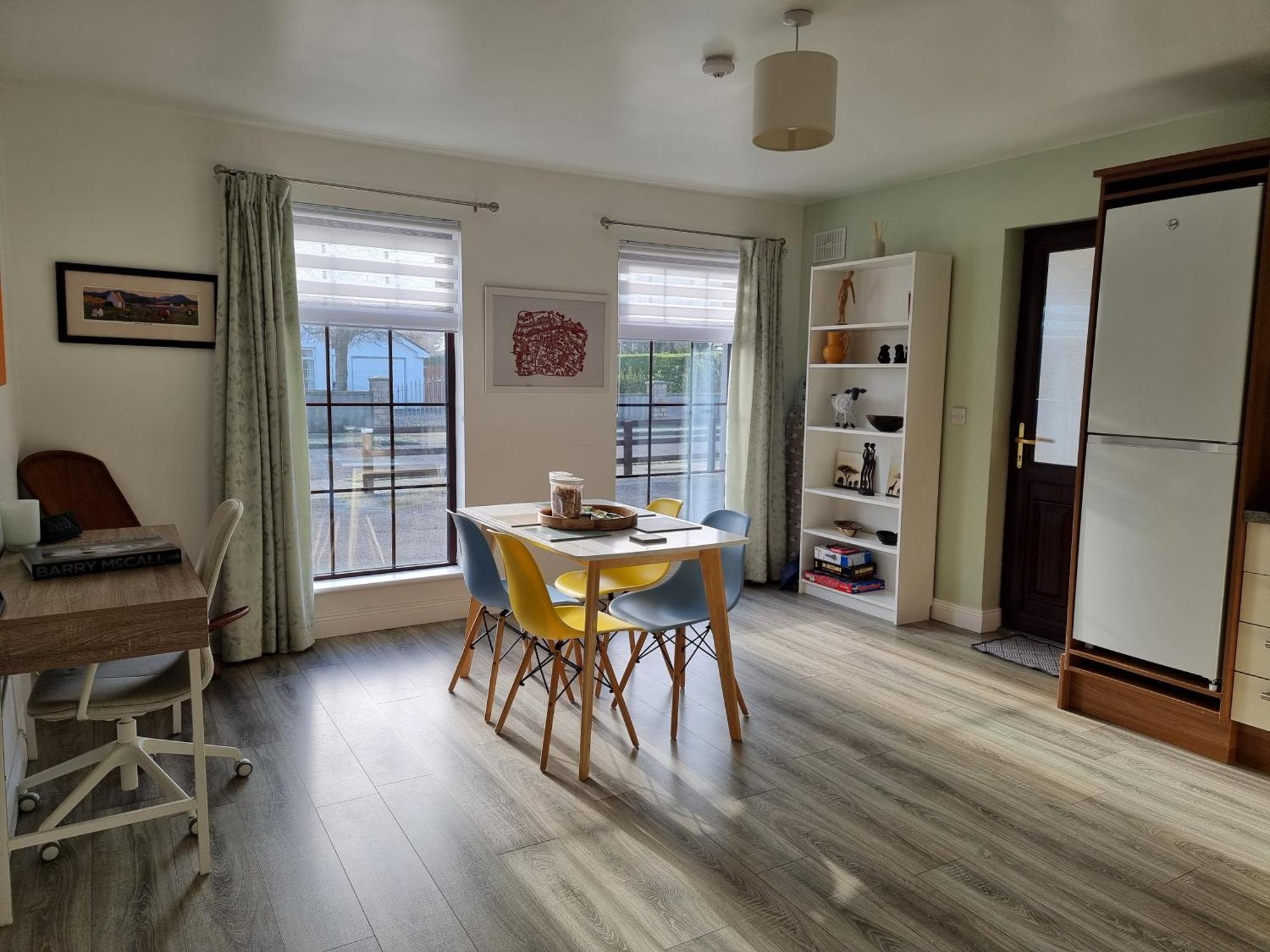 Spacious Curragh 2-Bed Apartment With Own Entrance Brownstown Exterior foto
